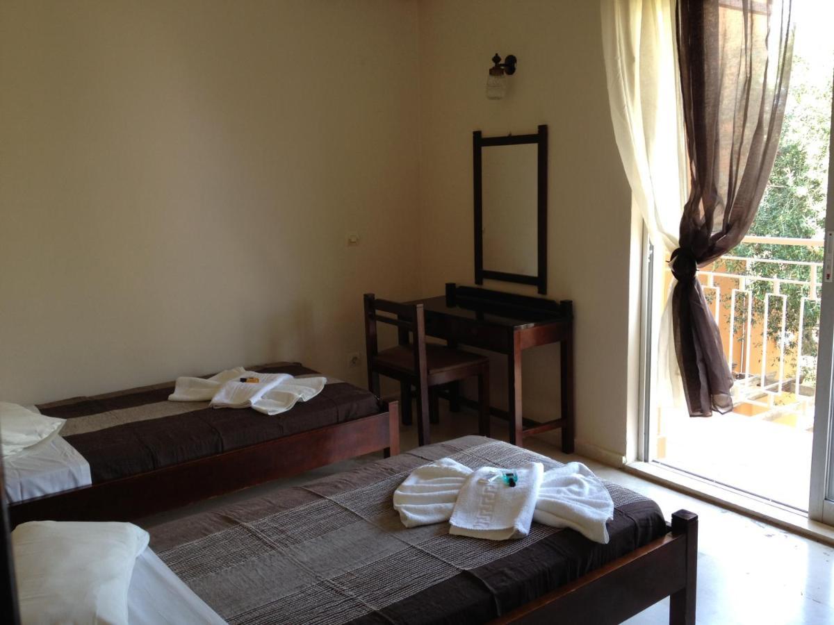 Pantheon Hall Hotel Mesongi Exterior photo