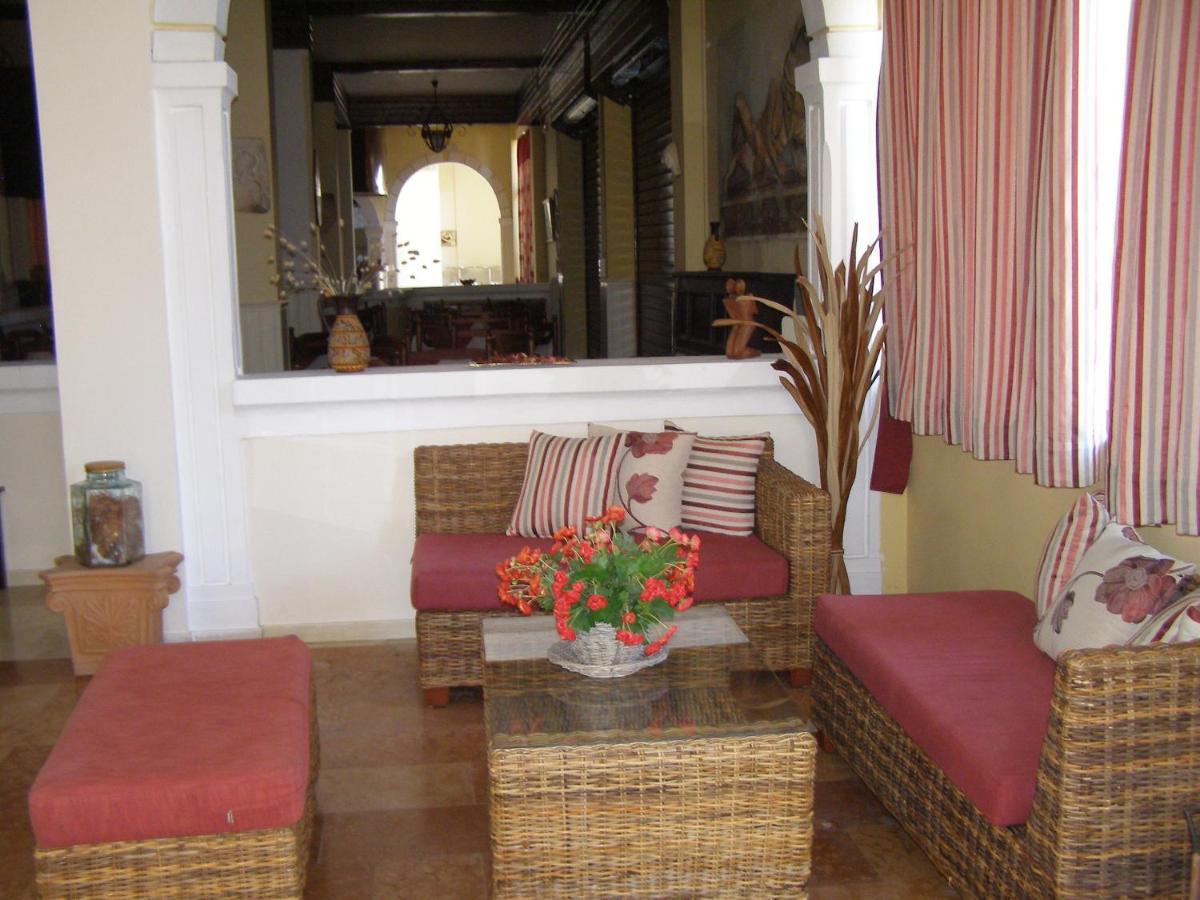 Pantheon Hall Hotel Mesongi Exterior photo
