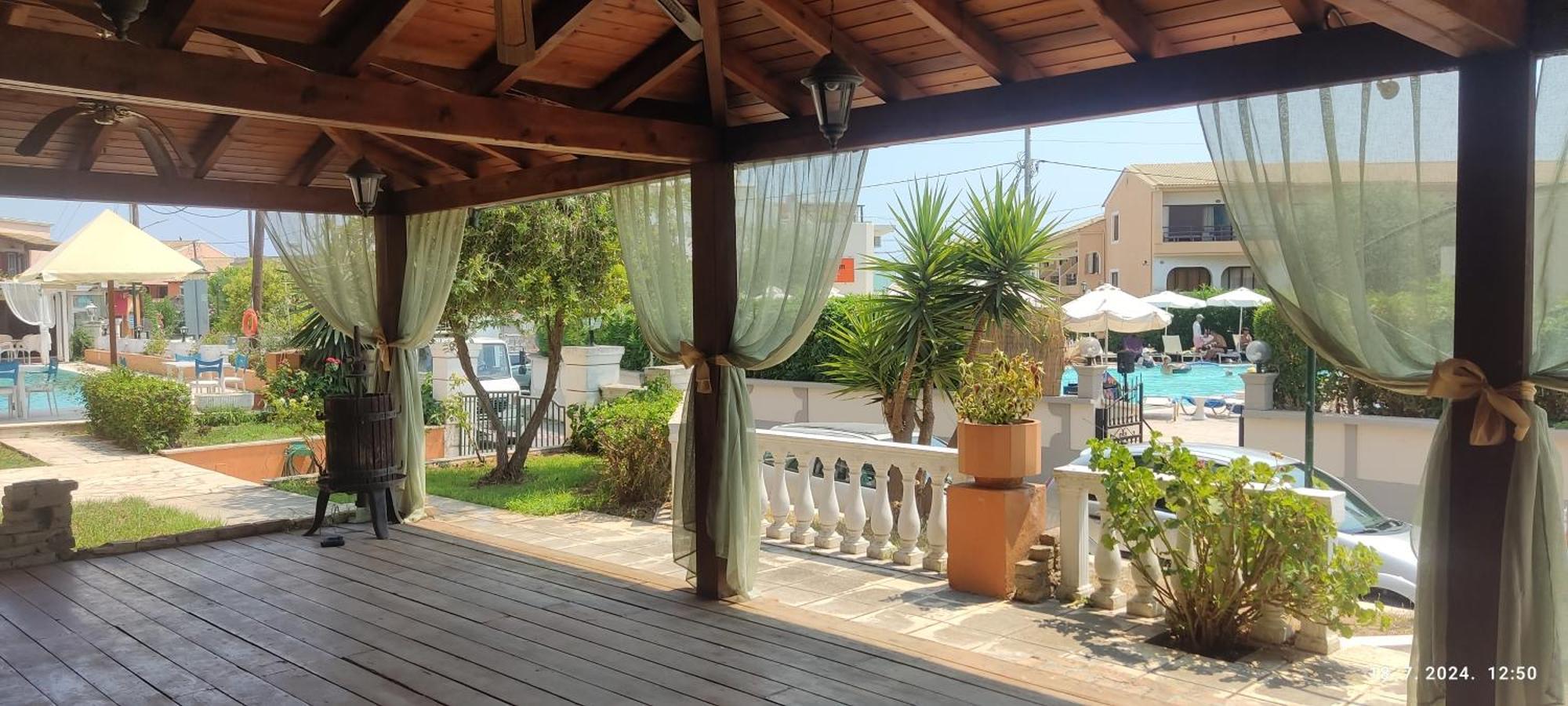Pantheon Hall Hotel Mesongi Exterior photo