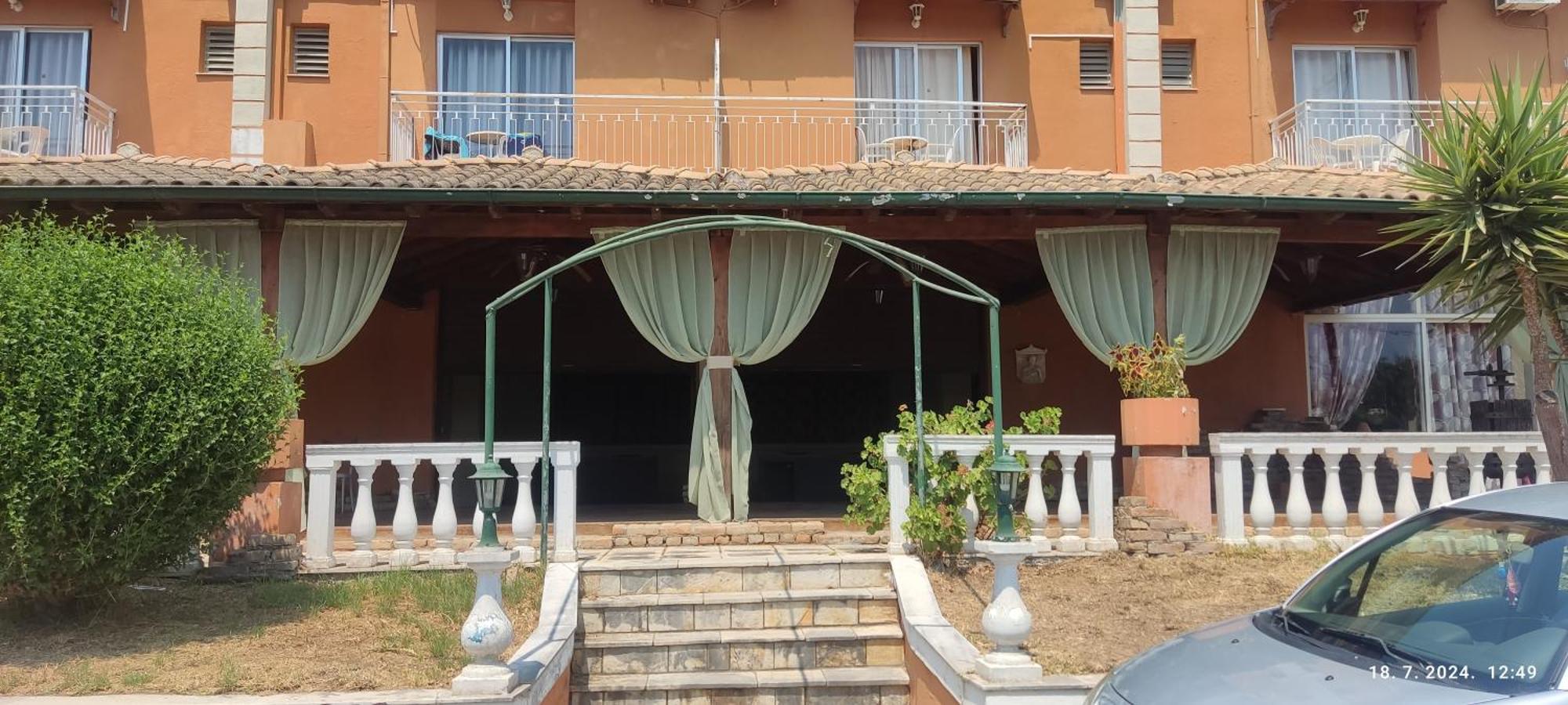 Pantheon Hall Hotel Mesongi Exterior photo