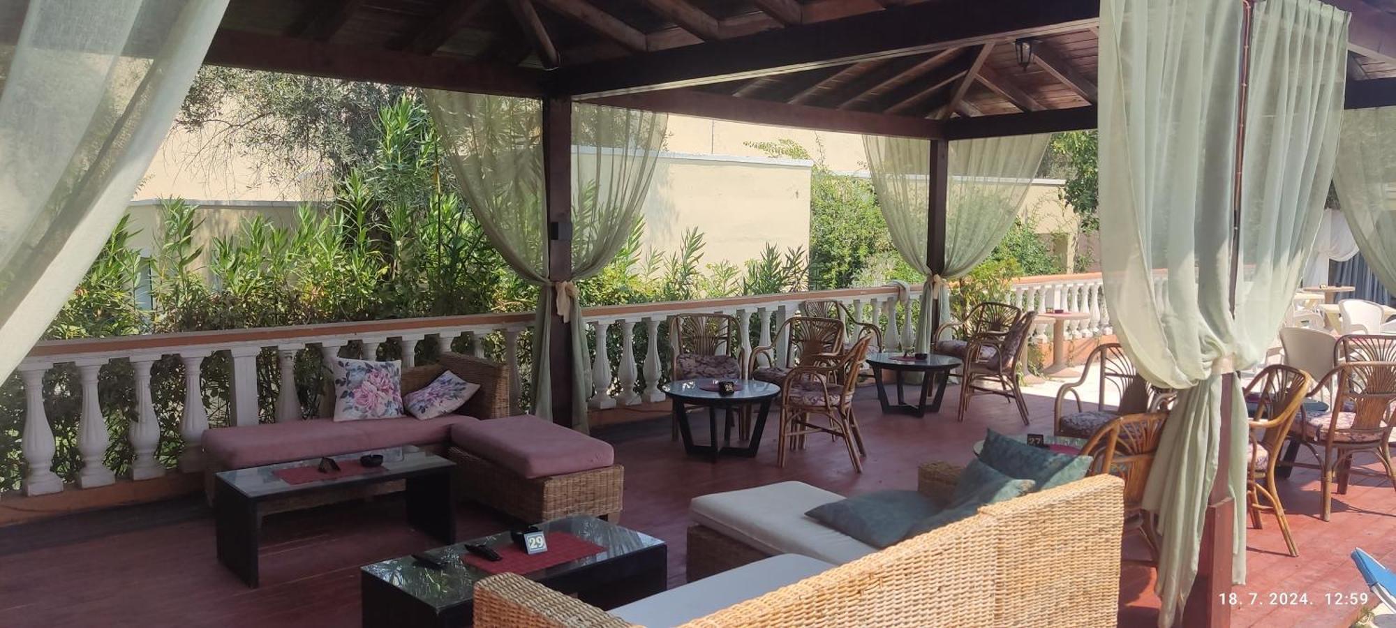 Pantheon Hall Hotel Mesongi Exterior photo