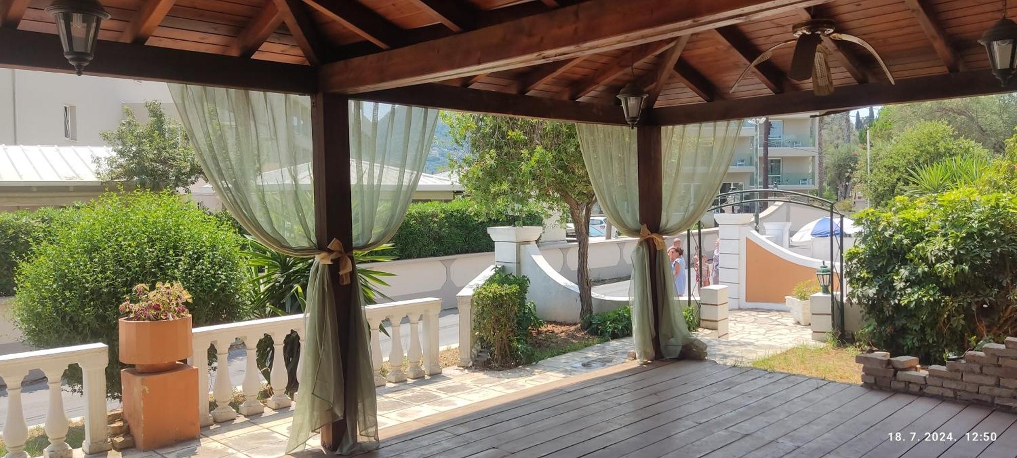 Pantheon Hall Hotel Mesongi Exterior photo