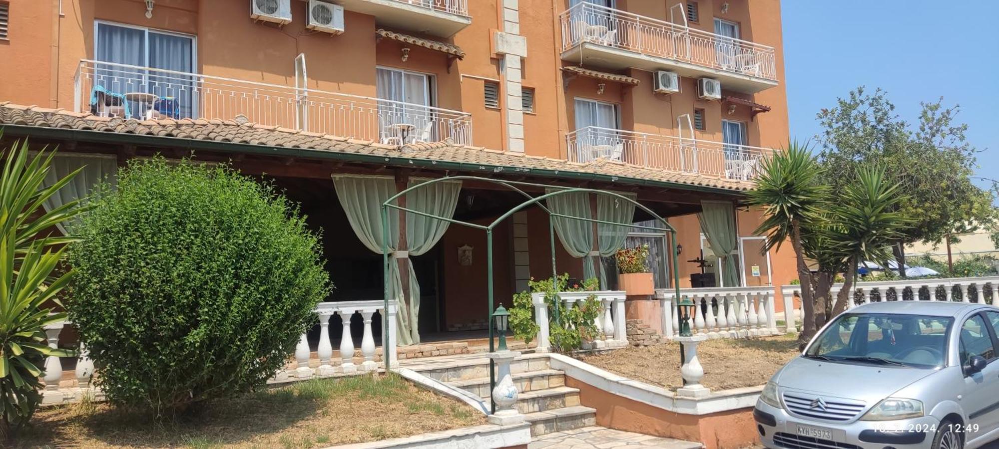Pantheon Hall Hotel Mesongi Exterior photo