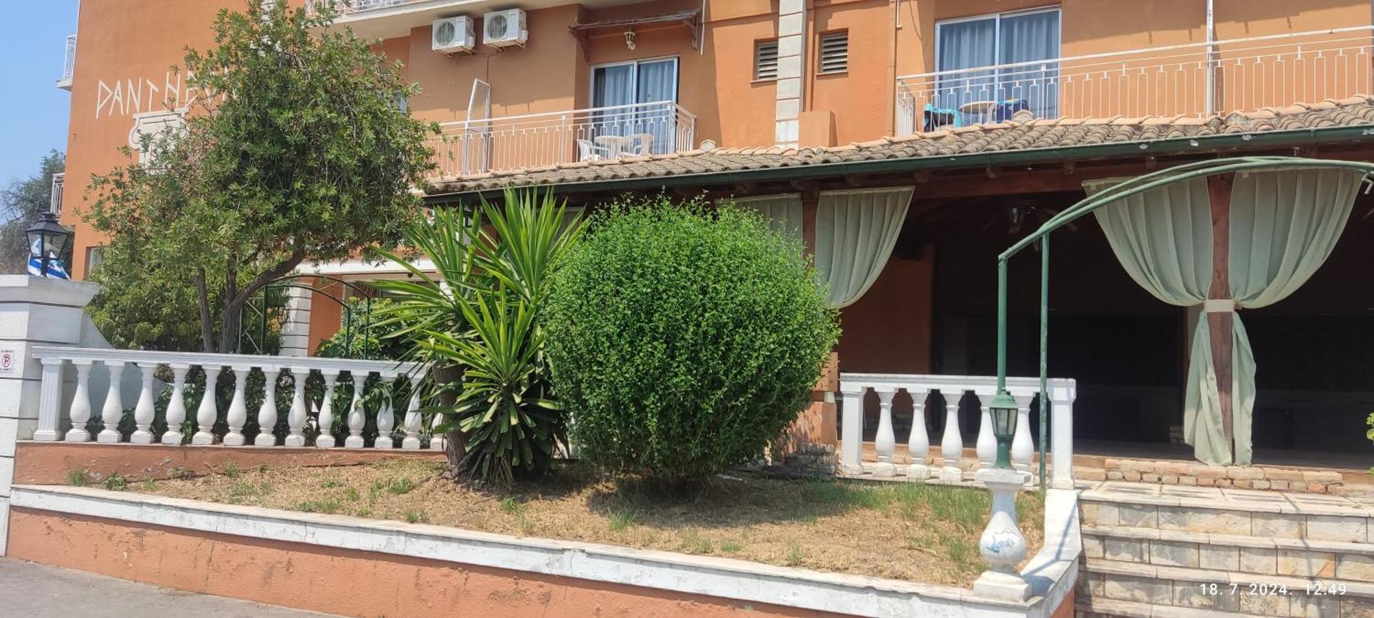 Pantheon Hall Hotel Mesongi Exterior photo