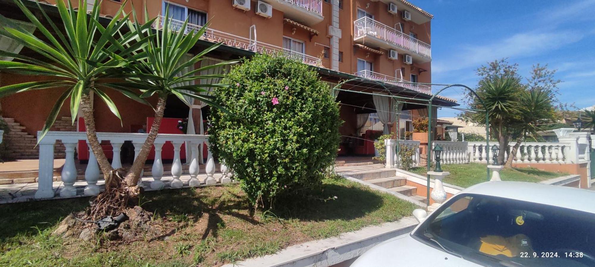 Pantheon Hall Hotel Mesongi Exterior photo