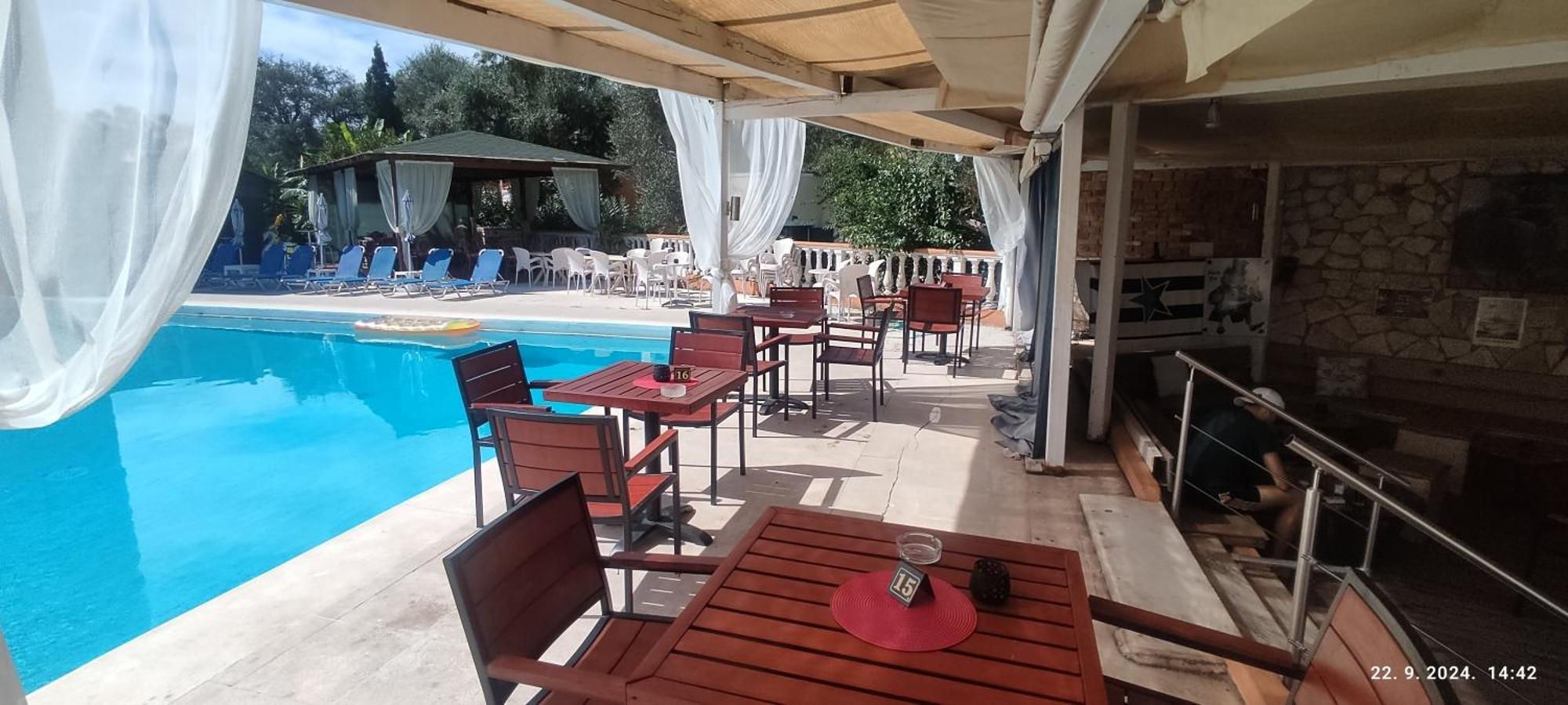 Pantheon Hall Hotel Mesongi Exterior photo