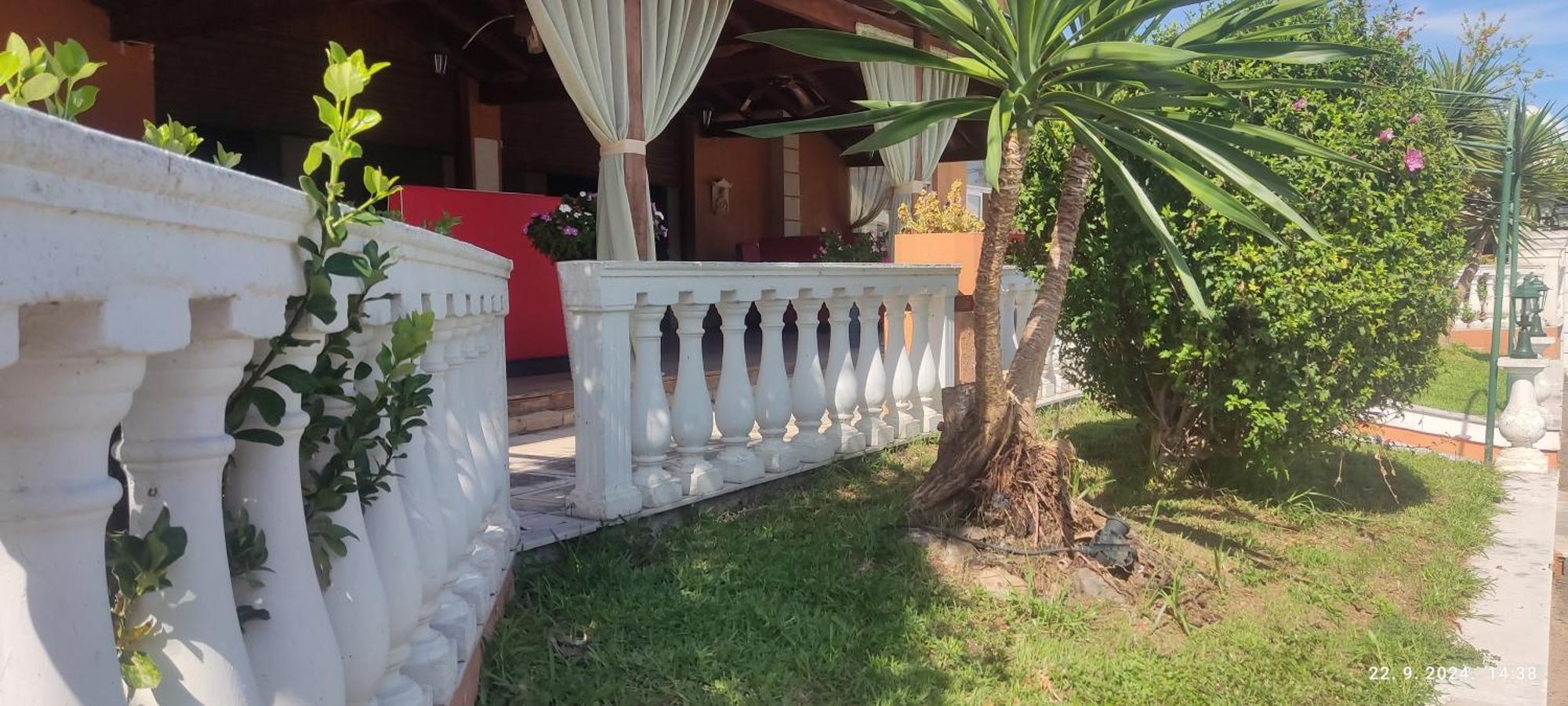 Pantheon Hall Hotel Mesongi Exterior photo