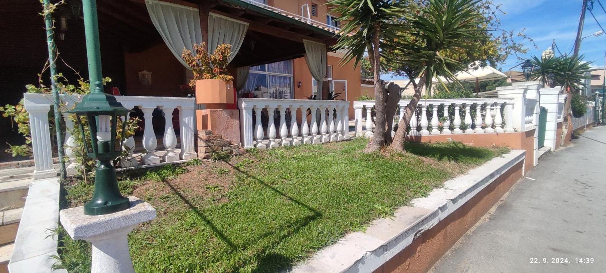 Pantheon Hall Hotel Mesongi Exterior photo