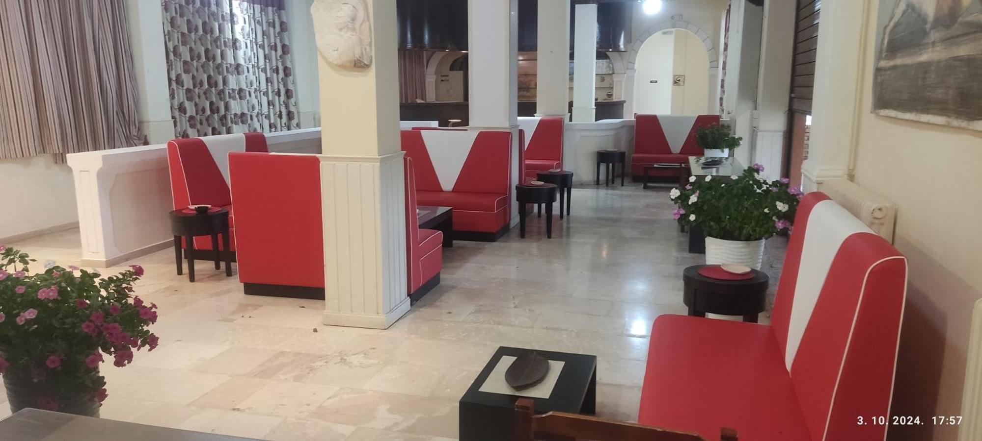 Pantheon Hall Hotel Mesongi Exterior photo