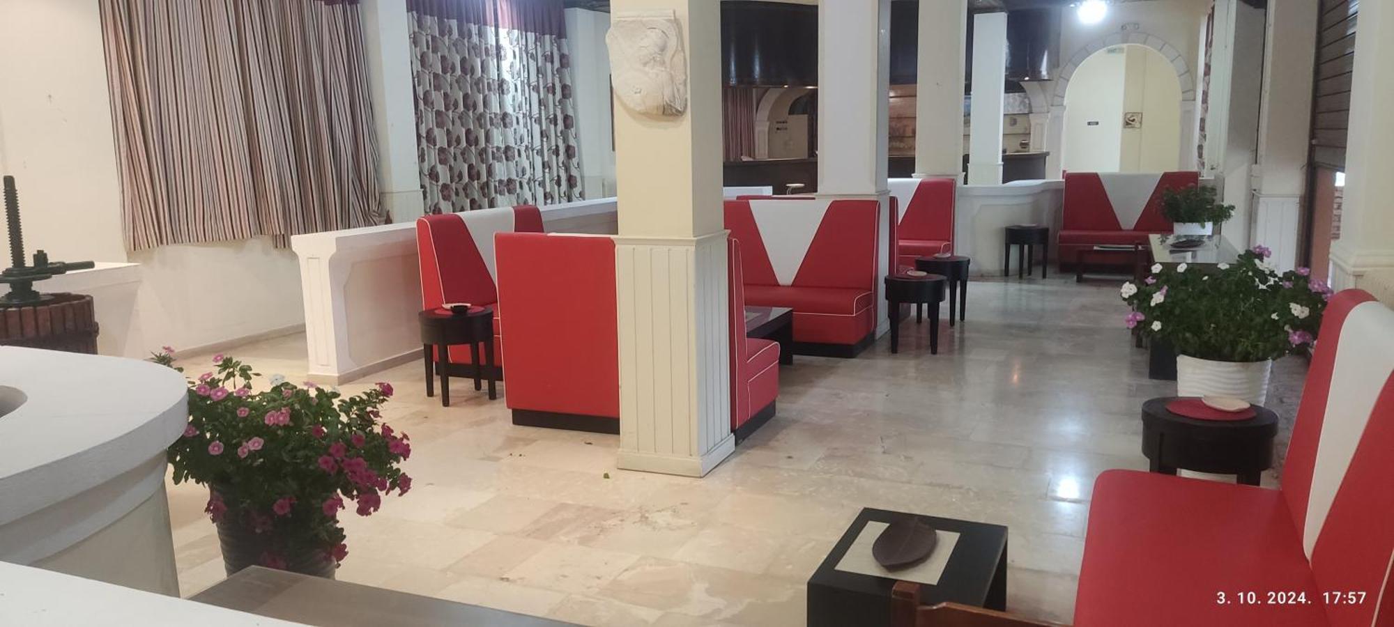 Pantheon Hall Hotel Mesongi Exterior photo